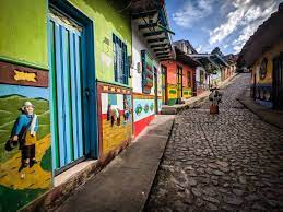 Calle del Recuerdo guatape