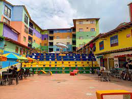 plaza del Zocalo guatape