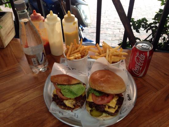 best restaurants in Bogota home burgers